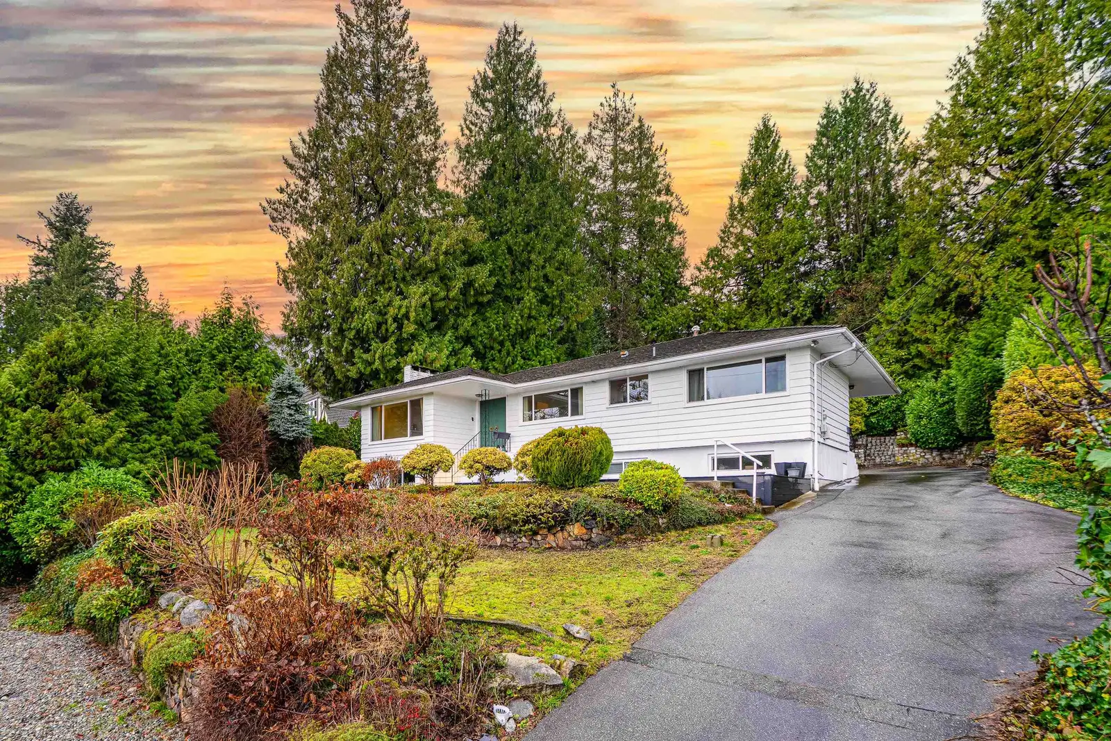 1895 ROSEBERY AVENUE, West Vancouver BC V7V 2Z5