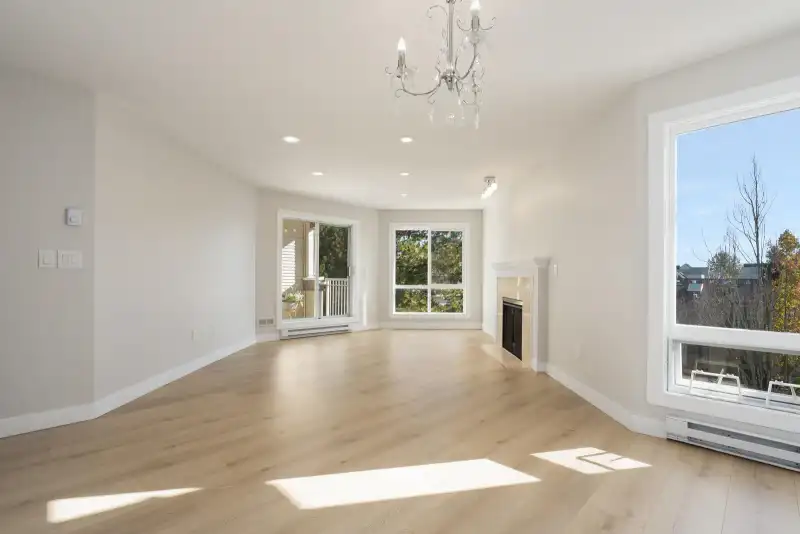 321 7453 MOFFATT ROAD, Richmond
