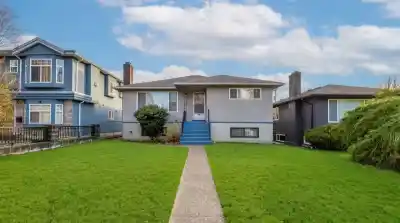 2630 E 1ST AVENUE, Vancouver BC V5M 1A5