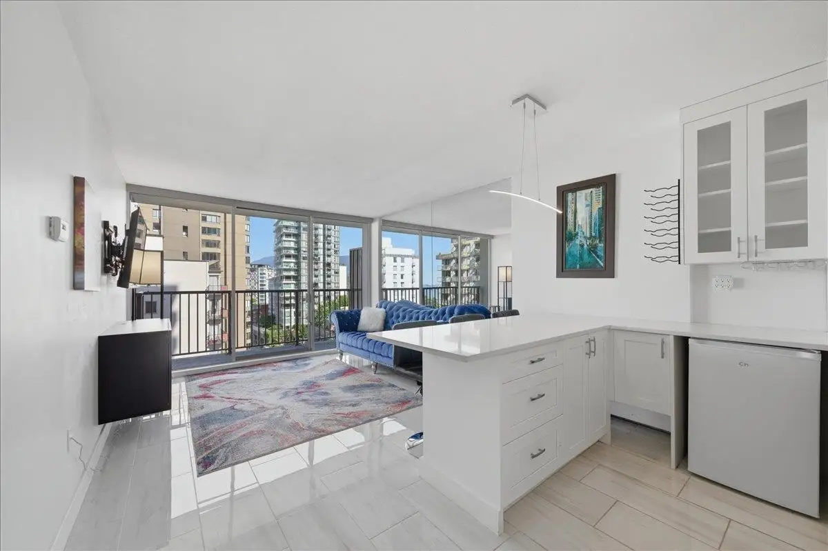 802 1251 CARDERO STREET, Vancouver BC V6G 2H9