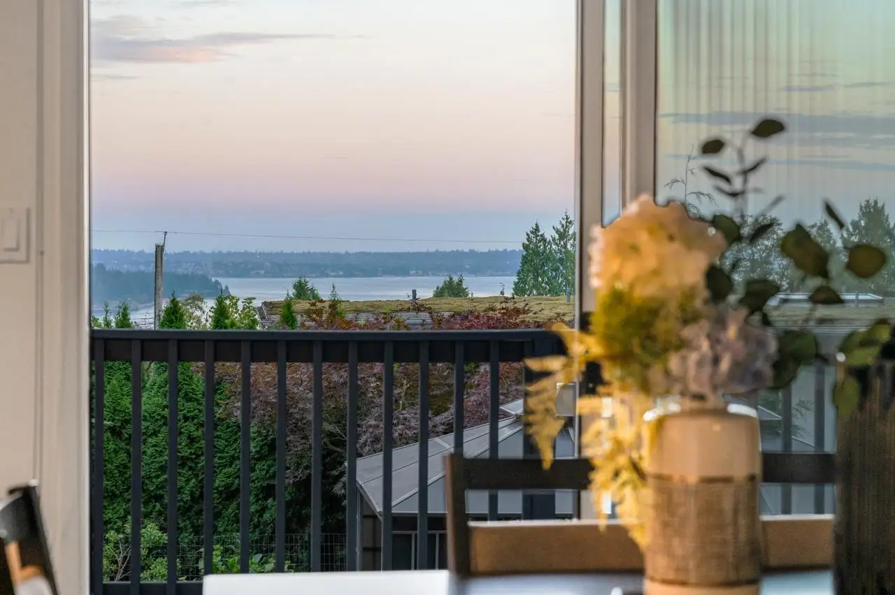 1550 PALMERSTON AVENUE, West Vancouver BC V7V 4R1