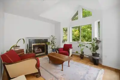 404 1723 FRANCES STREET, Vancouver BC V5L 1Z5