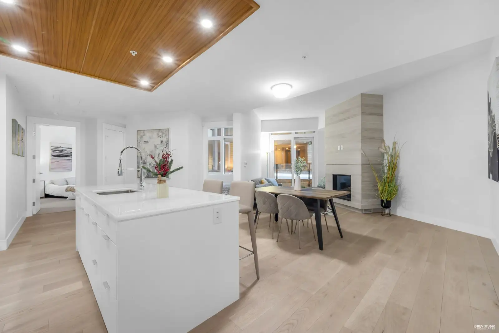 101 6699 NELSON AVENUE, West Vancouver BC V7W 2B2