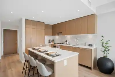403 110 E 17TH STREET, North Vancouver BC V7L 0K4