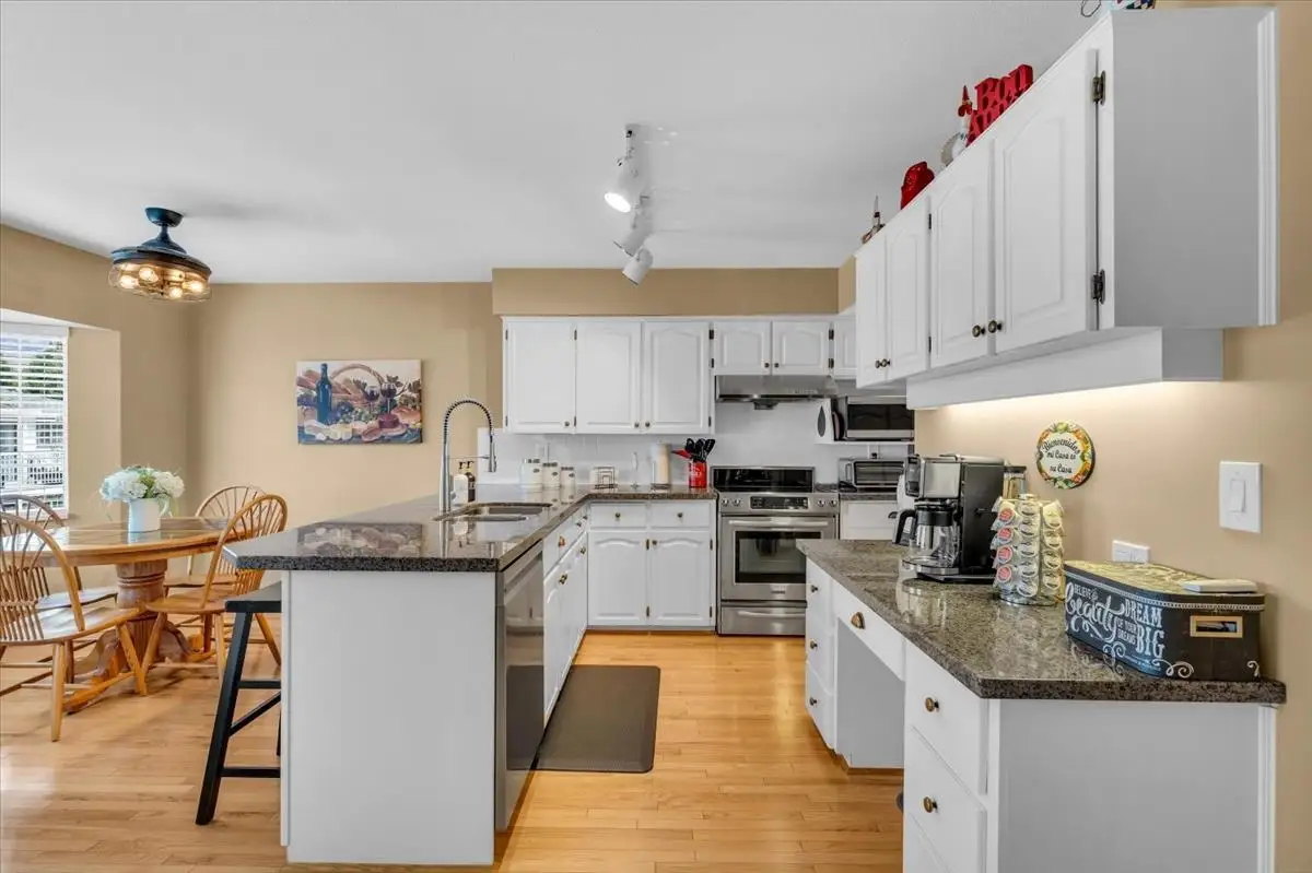 25 10045 154 STREET, Surrey BC V3R 4J5