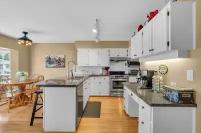 25 10045 154 STREET, Surrey BC V3R 4J5