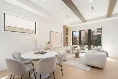 2 3391 VICTORIA DRIVE, Vancouver BC V5N 4M3