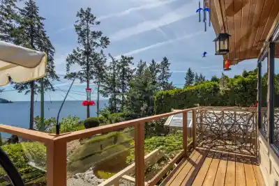 7065 DALE ROAD, Sechelt BC V7Z 0N2