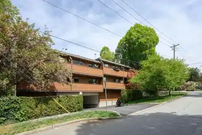 3201 LONSDALE AVENUE, North Vancouver BC V7N 4G8