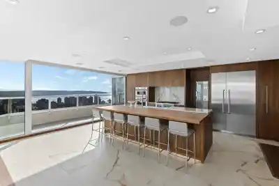 3101 717 JERVIS STREET, Vancouver BC V6E 4L5