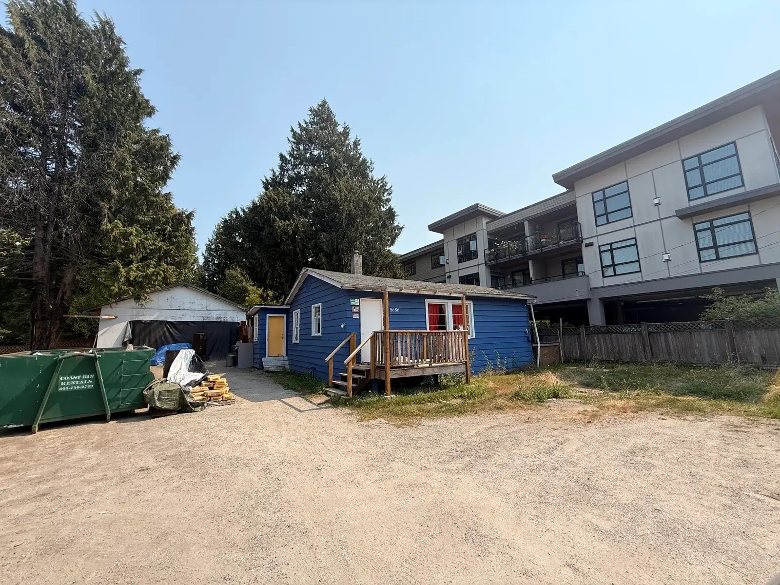 5686 WHARF AVENUE, Sechelt BC V0N 3A0