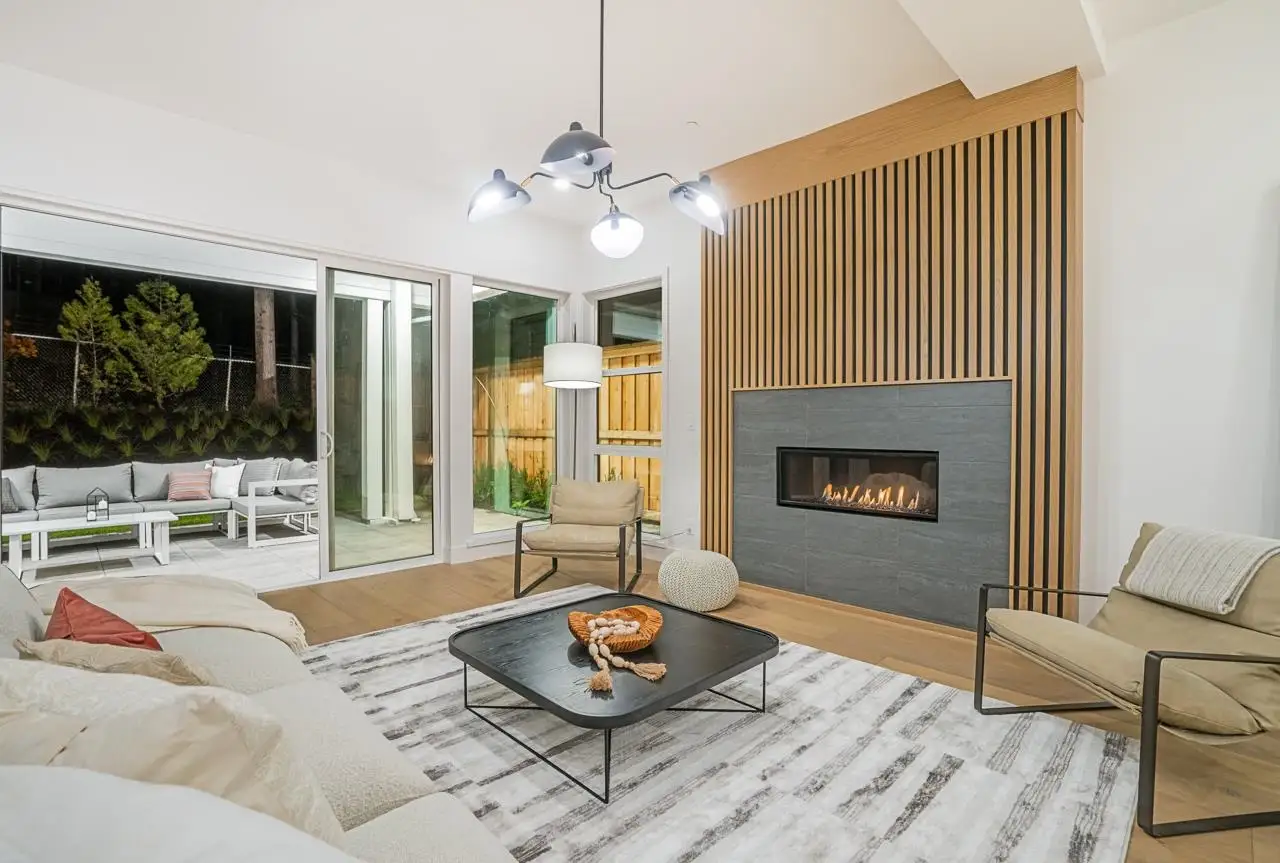 23B GLENMORE DRIVE, West Vancouver BC V7S 1A5