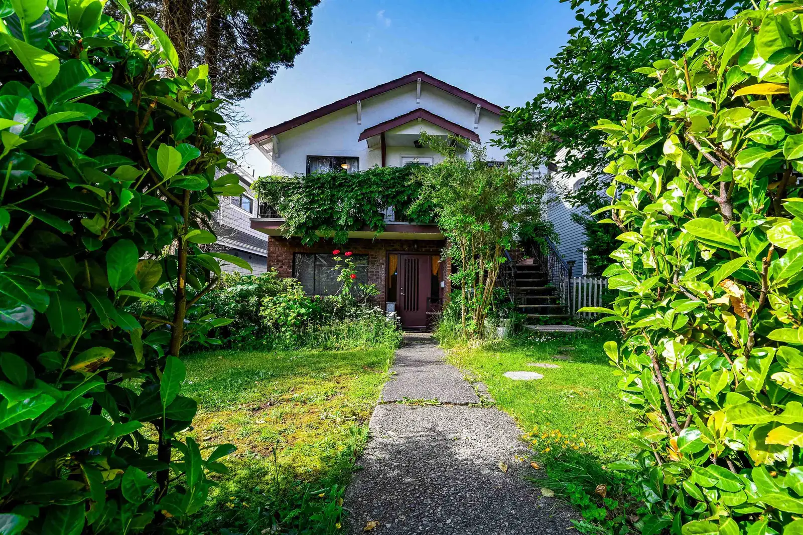 3439 DUNDAS STREET, Vancouver BC V5K 1R9