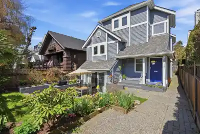 2015 CREELMAN AVENUE, Vancouver BC V6J 1C2