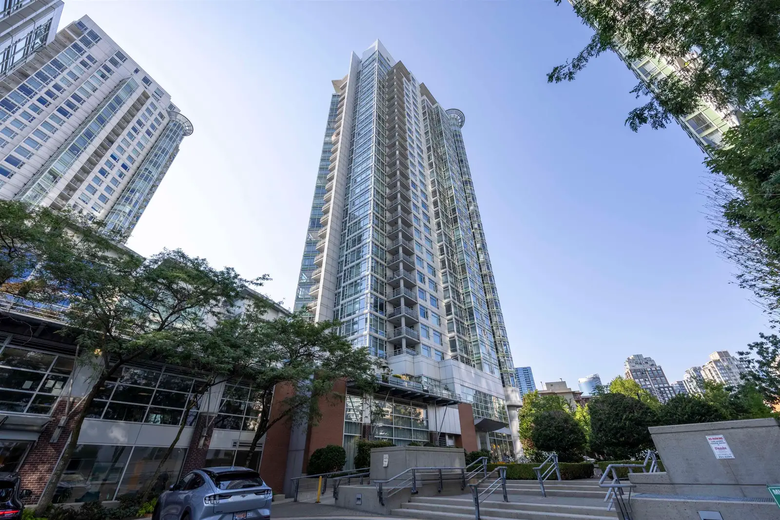 2907 198 AQUARIUS MEWS, Vancouver BC V6Z 2Y4
