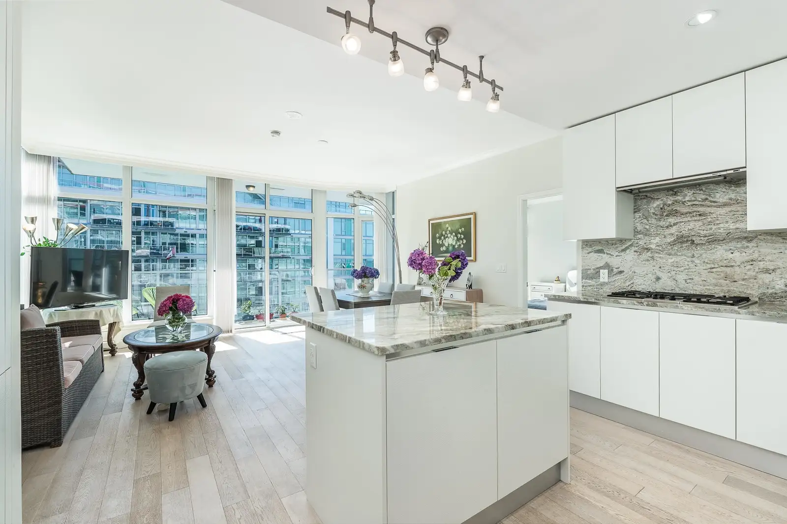 703 175 VICTORY SHIP WAY, North Vancouver BC V7L 0G1