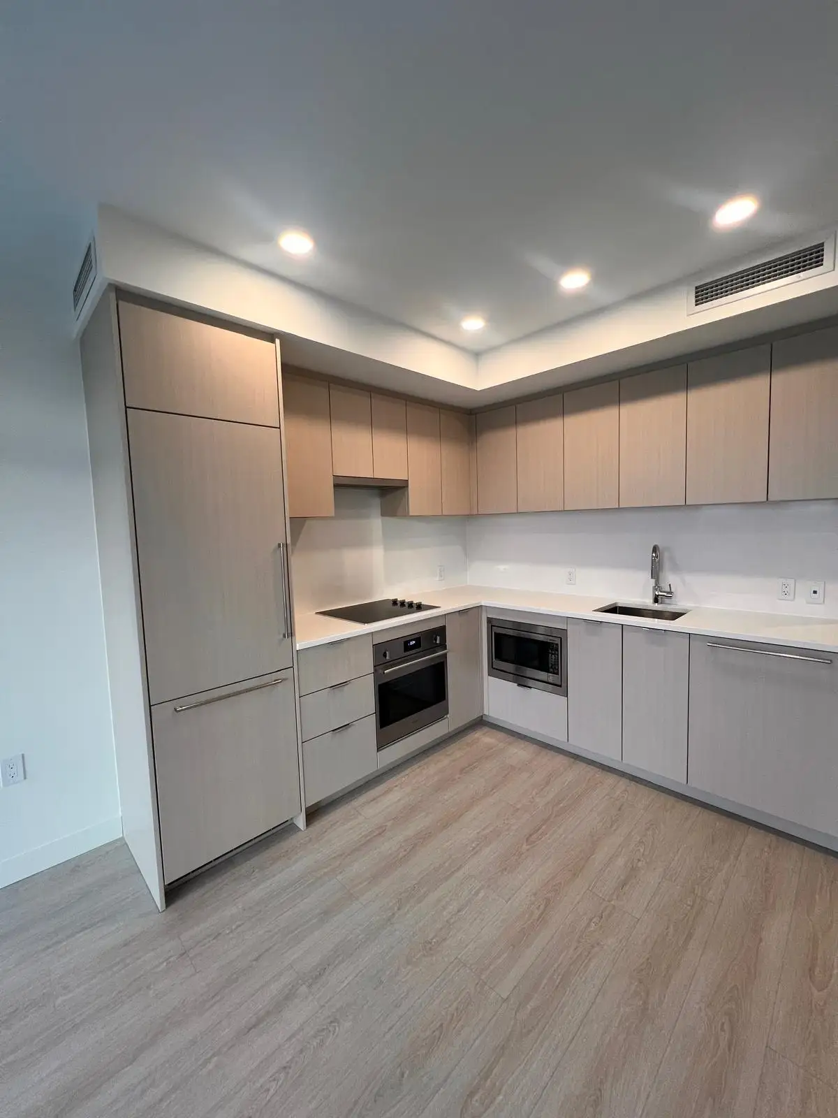 606 13675 107A AVENUE, Surrey BC V3T 0X3