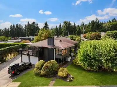 3883 DELBROOK AVENUE, North Vancouver BC V7N 3Z7