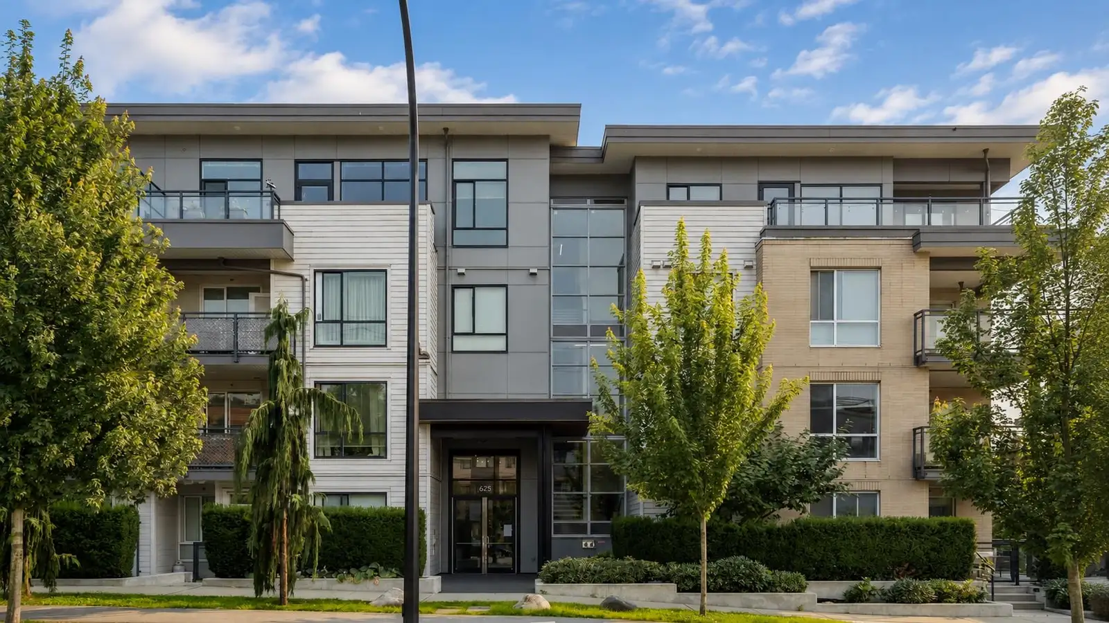 105 625 E 3RD STREET, North Vancouver BC V7L 1G6