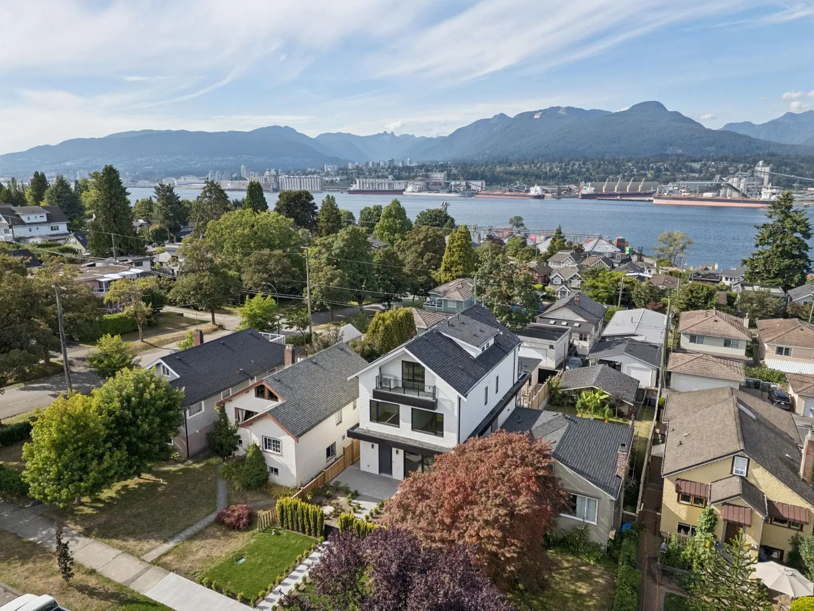 2 2815 TRINITY STREET, Vancouver BC V5K 1E8