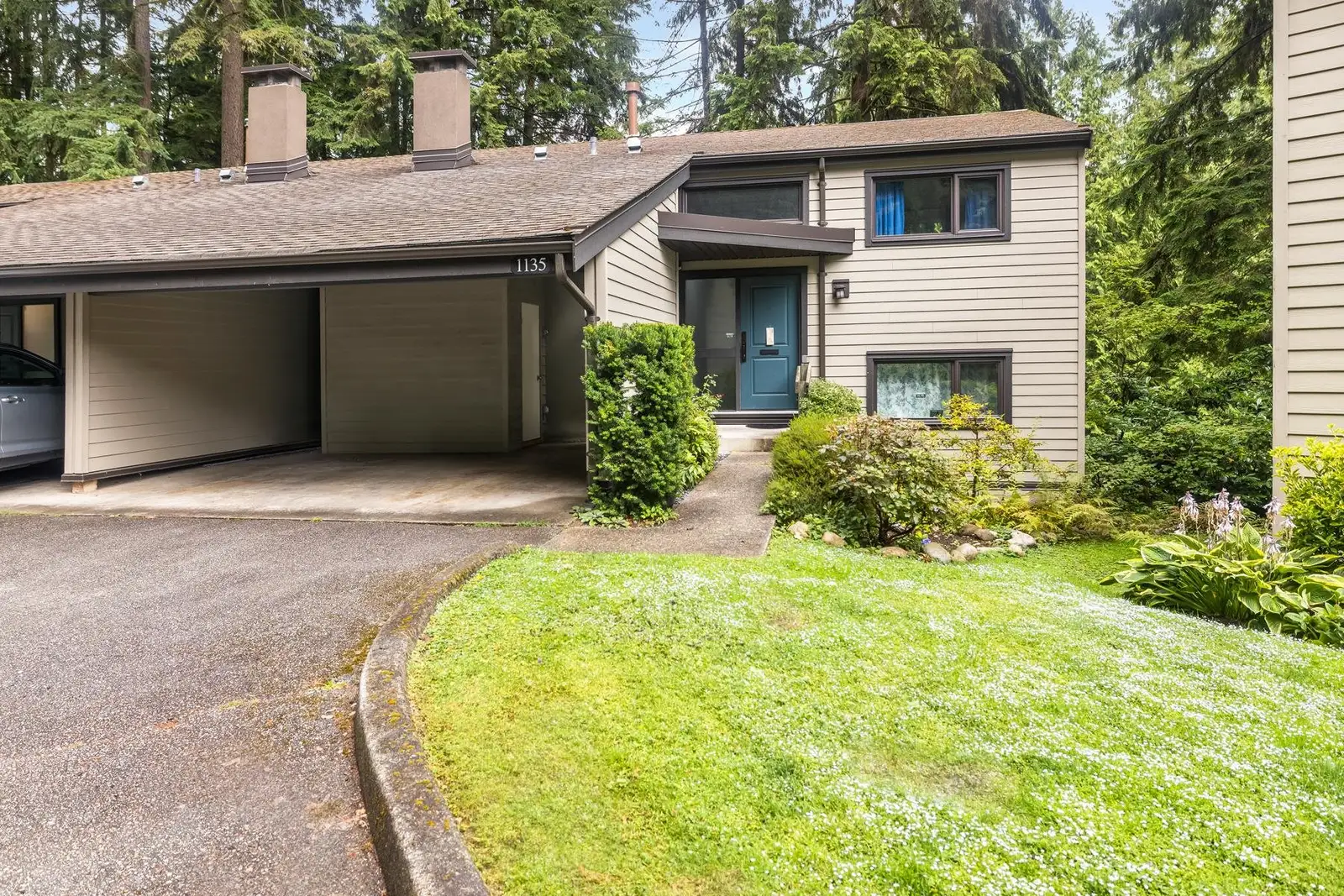 1135 HERITAGE BOULEVARD, North Vancouver BC V7J 3G8