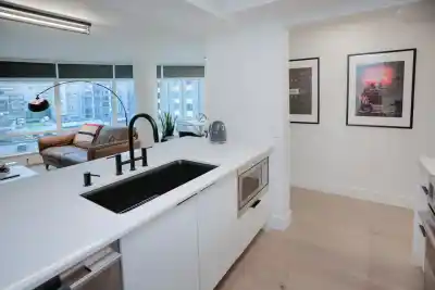703 1288 ALBERNI STREET, Vancouver BC V6E 4N5