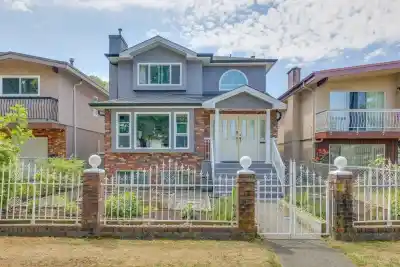 2038 E 26TH AVENUE, Vancouver BC V5N 2W4