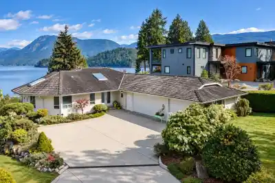 6484 N GALE AVENUE, Sechelt BC V7Z 0L1