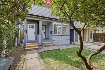 14 W 14TH AVENUE, Vancouver BC V5Y 1W6