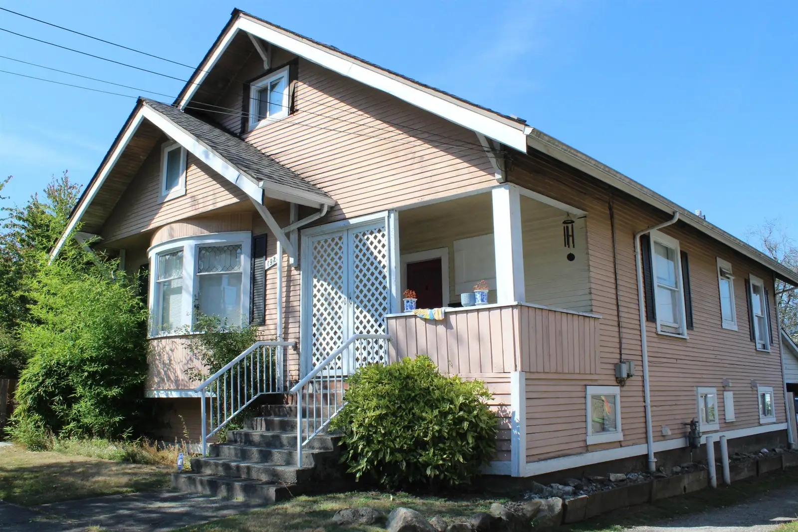 1925 ADANAC STREET, Vancouver BC V5L 2E5