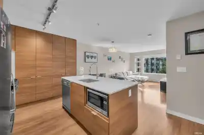 401 1677 LLOYD AVENUE, North Vancouver BC V7P 0B1