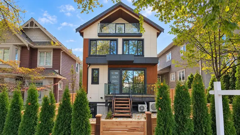 1 746 E 12TH AVENUE, Vancouver