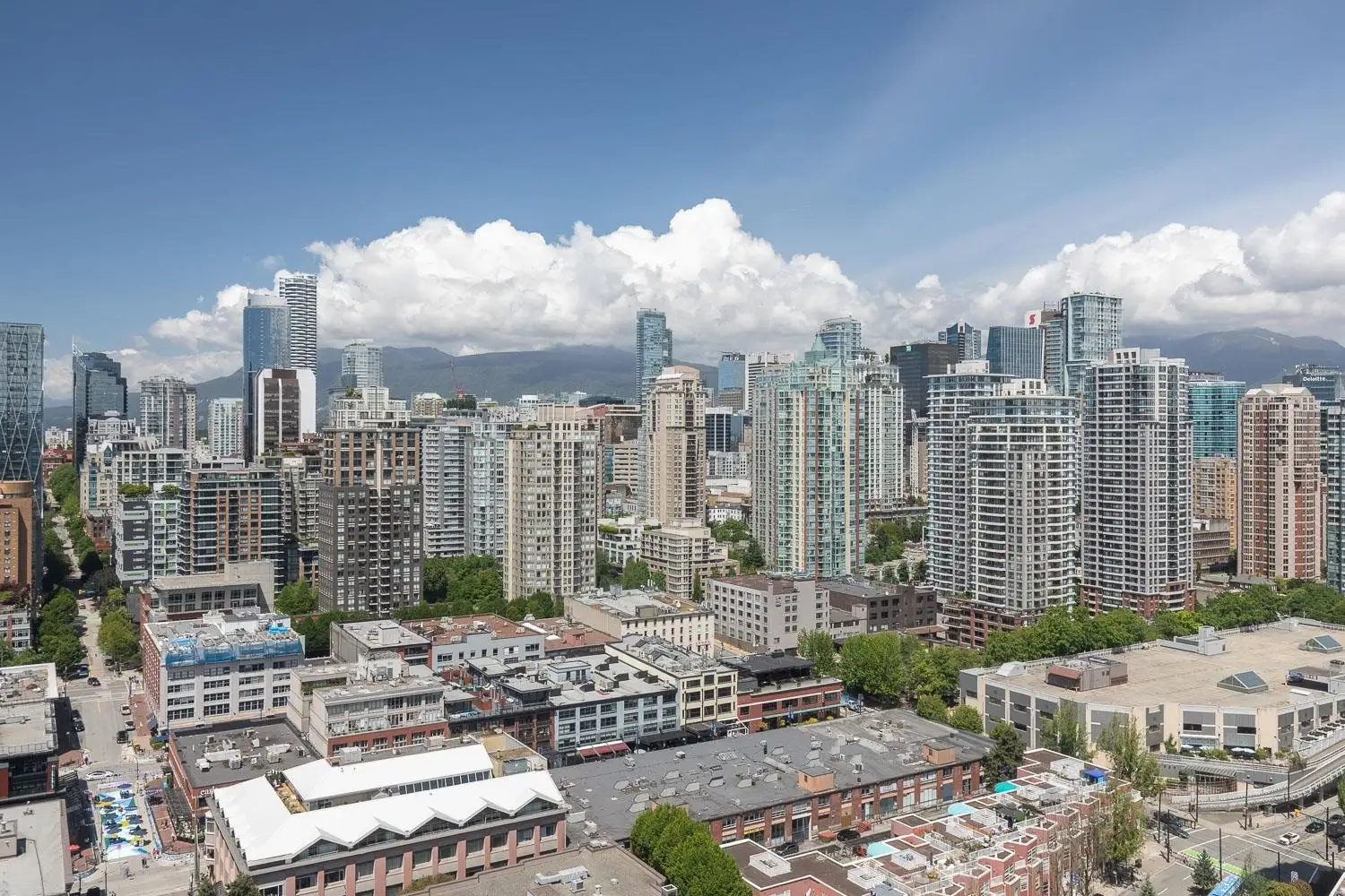3205 193 AQUARIUS MEWS, Vancouver BC V6Z 2Z2