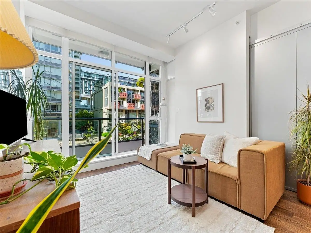 210 108 E 1ST AVENUE, Vancouver BC V5T 0E4