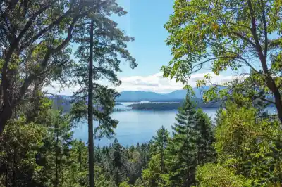 580 340 MANASTEE ROAD, Galiano Island BC V0N 1P0