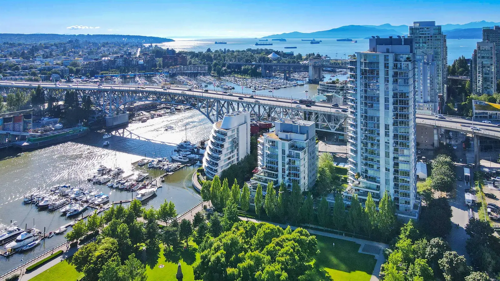 TH105 638 BEACH CRESCENT, Vancouver BC V6Z 3H4