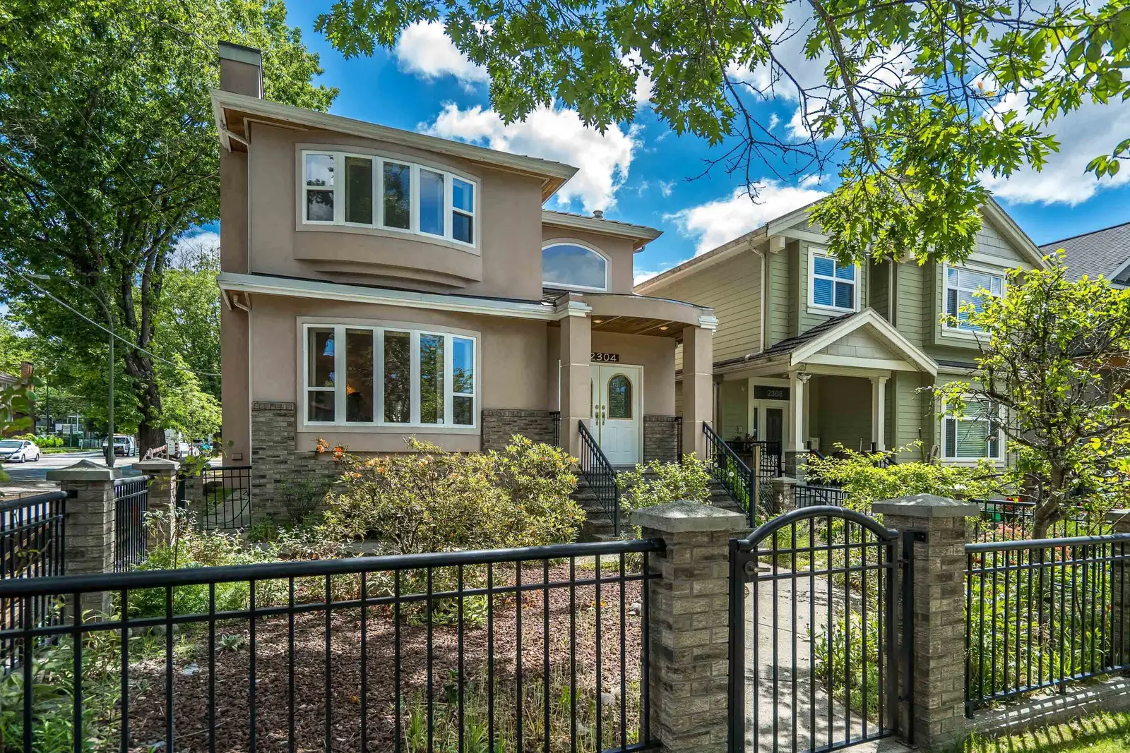 2304 GARDEN DRIVE, Vancouver BC V5N 4X3