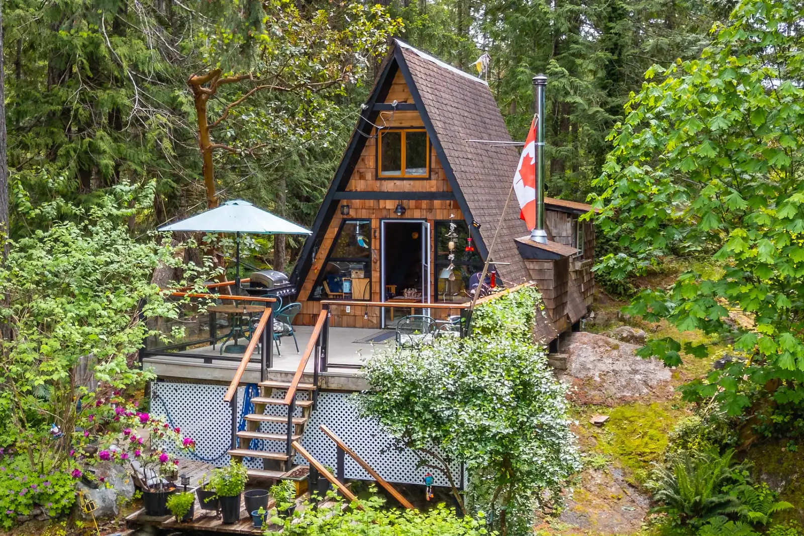 7536 ISLETS PLACE, Sechelt BC V7Z 0C5