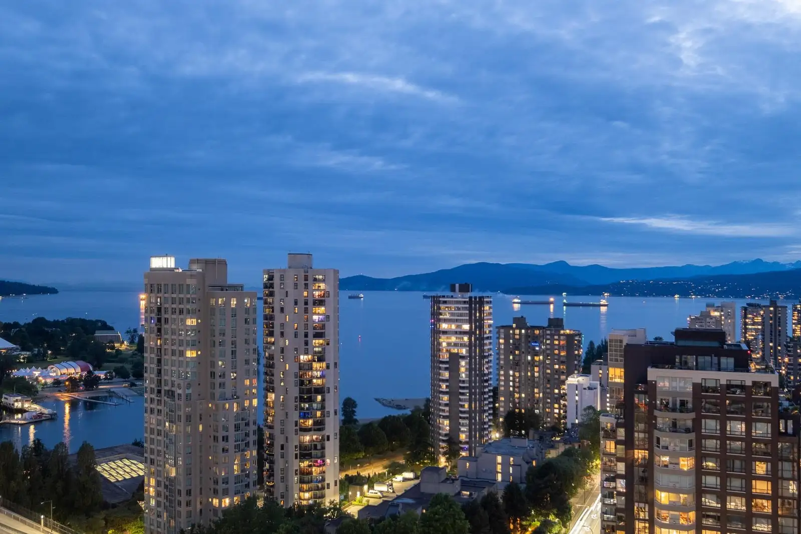 2404 889 PACIFIC STREET, Vancouver BC V6Z 1C3
