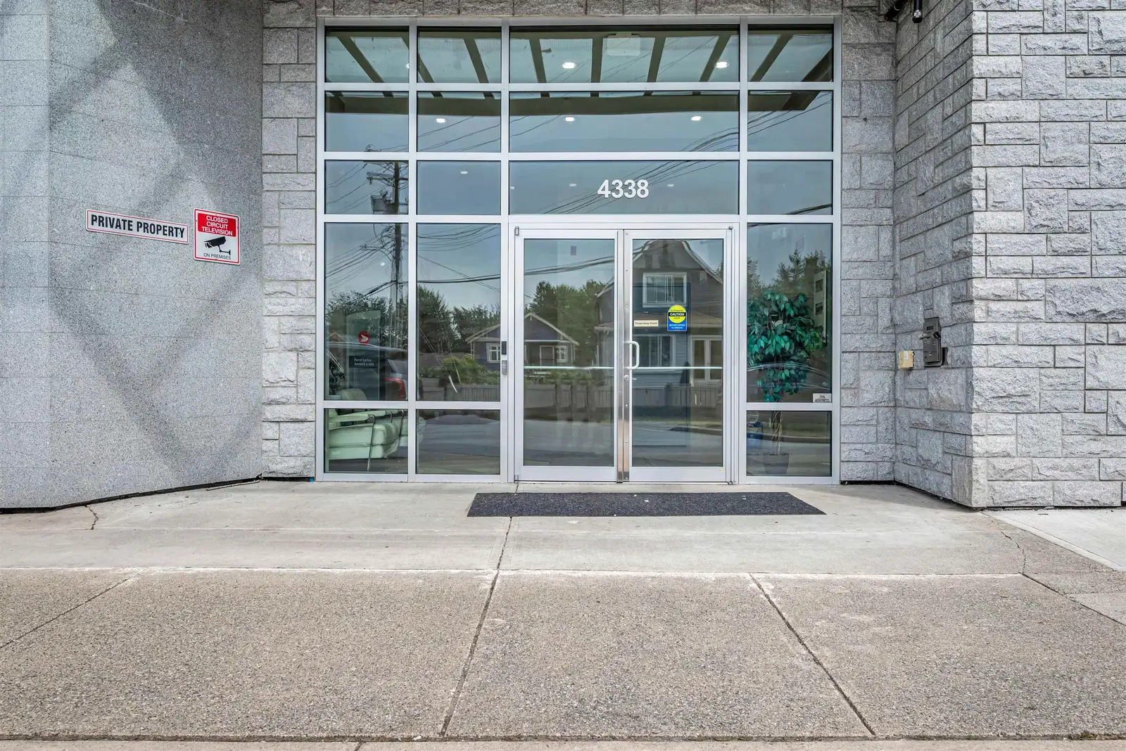 211 4338 COMMERCIAL STREET, Vancouver BC V5N 5G6