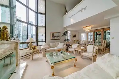 1902 738 BROUGHTON STREET, Vancouver BC V6G 3A7