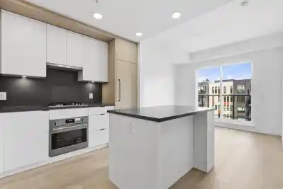 504 2268 E BROADWAY, Vancouver BC V5N 0L2