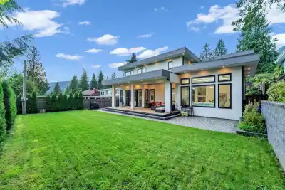 929 CANYON BOULEVARD, North Vancouver BC V7R 2J9