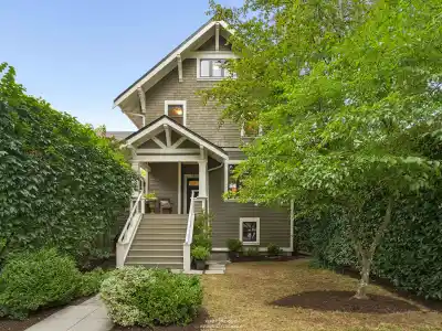 559 W 18TH AVENUE, Vancouver BC V5Z 1V7