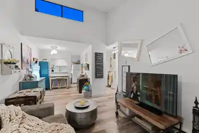 401 2173 W 6 AVENUE, Vancouver BC V6K 1V5