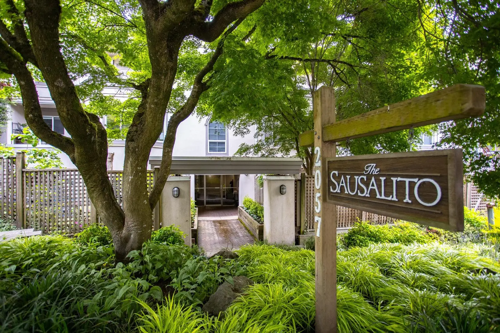 202 2057 W 3RD AVENUE, Vancouver BC V6J 1L4