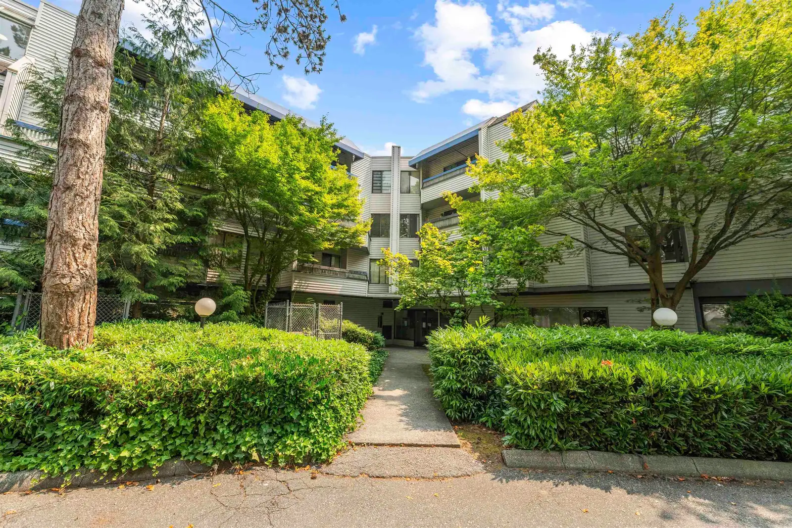 302 5800 COONEY ROAD, Richmond BC V6X 3A8