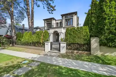 4347 W 9TH AVENUE, Vancouver BC V6R 2C8