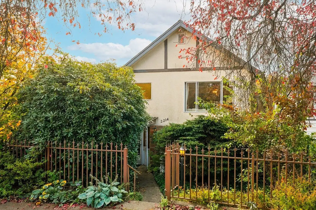 2214 E 4TH AVENUE, Vancouver BC V5N 1K8