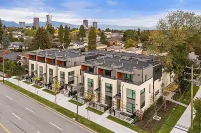 3 6768 OAK STREET, Vancouver BC V6P 0L2